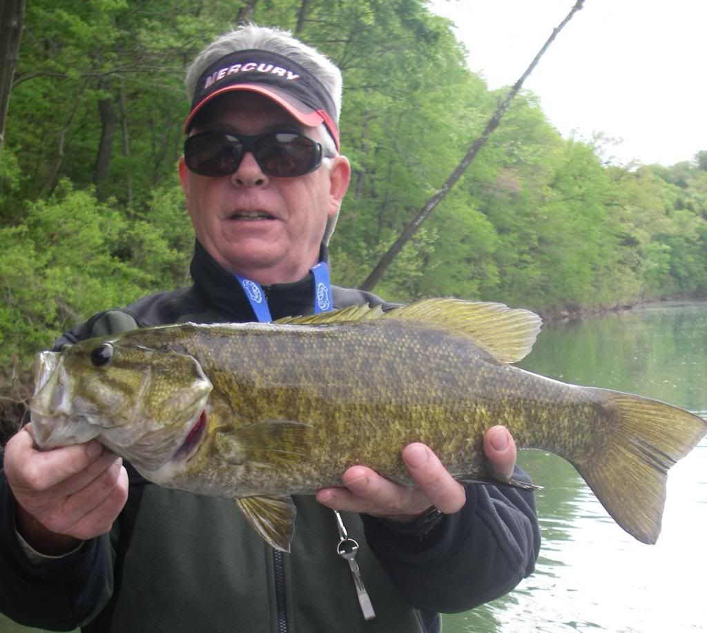 4-19-2010SpawningSmallie19.jpg