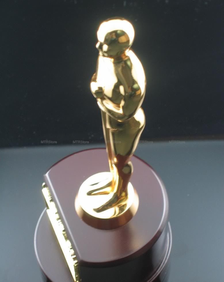 http://i801.photobucket.com/albums/yy299/mtrgood/Trophy/Oscar_Trophy_with_Stand_1_d_wm.jpg